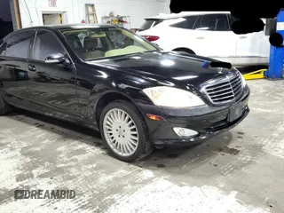 2007 Mercedes-Benz S 550 z VIN WDDNG71X27A069000, wystawiony jako Copart lot #60940735 z przebiegiem 142 783 mil mil oraz Czysty tytuł • Clean title. Historia ofert i sprzedaży dostępna na DreamBid. Obrazek 1.