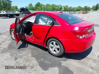 2014 Chevrolet Cruze 1LT z VIN 1G1PC5SB8E7114515, wystawiony jako IAAI lot #42230308 z przebiegiem 93 366 mil mil oraz . Historia ofert i sprzedaży dostępna na DreamBid. Obrazek 3.