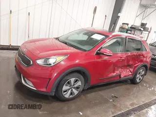 2017 Kia Niro Touring Launch Edition with VIN KNDCC3LC6H5102042, listed as a IAAI auction lot 41666561 with 191,584 mi miles. Bid and sale history available at carsss.com. Image 14.