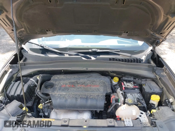2017 Jeep Renegade Latitude z VIN ZACCJABB6HPG36670, wystawiony jako IAAI lot #42474479 z przebiegiem 154 536 mil mil oraz . Historia ofert i sprzedaży dostępna na DreamBid. Obrazek 10.