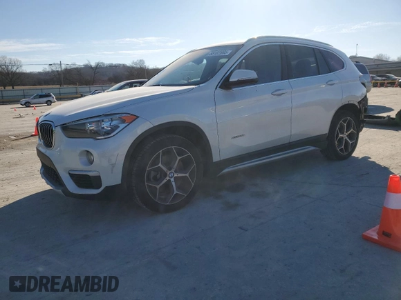 2018 BMW X1 xDrive28i z VIN WBXHT3C3XJ5K32176, wystawiony jako Copart lot #88102885 z przebiegiem 130 394 mil mil oraz Szkoda całkowita • Salvage title. Historia ofert i sprzedaży dostępna na DreamBid. Obrazek 1.