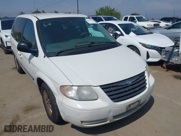 2007 Chrysler Town & Country with VIN 1A4GJ45R97B126697, listed as a IAAI auction lot 42180124 with 186,396 mi miles. Bid and sale history available at carsss.com. Image 1.
