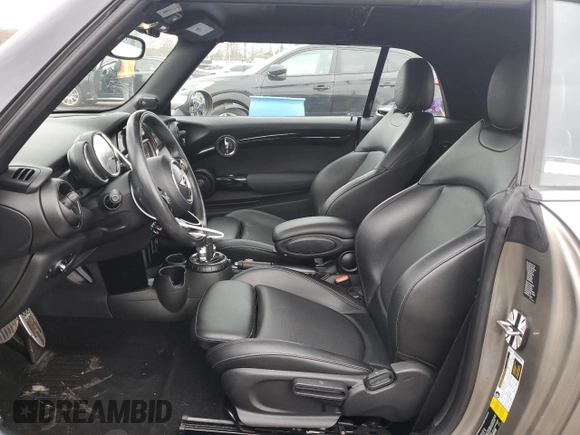 2017 MINI Convertible Cooper S z VIN WMWWG9C30H3C81324, wystawiony jako Copart lot #48040275 z przebiegiem 54 155 mil mil oraz Szkoda całkowita • Salvage title. Historia ofert i sprzedaży dostępna na DreamBid. Obrazek 7.