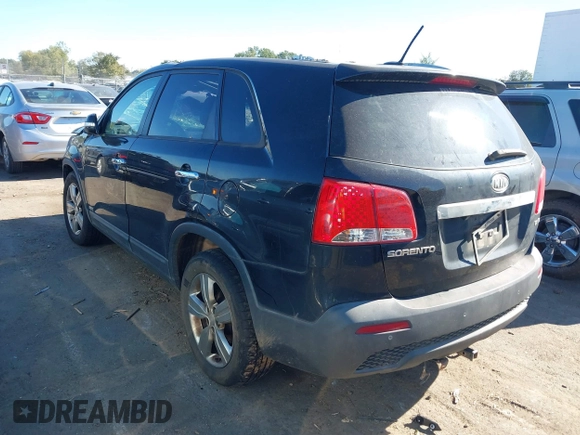 2013 Kia Sorento EX with VIN 5XYKUDA22DG412022, listed as a IAAI auction lot 40567674 with 177,189 mi miles. Bid and sale history available at carsss.com. Image 3.