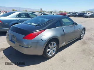 2004 Nissan 350Z Enthusiast z VIN JN1AZ34D74T164233, wystawiony jako IAAI lot #42509421 z przebiegiem 90 780 mil mil oraz . Historia ofert i sprzedaży dostępna na DreamBid. Obrazek 4.