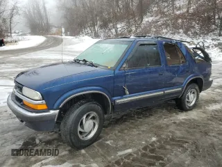 2001 Chevrolet Blazer LS z VIN 1GNDT13W812162843, wystawiony jako Copart lot #43563975 z przebiegiem 139 454 mil mil oraz Szkoda całkowita • Salvage title. Historia ofert i sprzedaży dostępna na DreamBid. Obrazek 1.