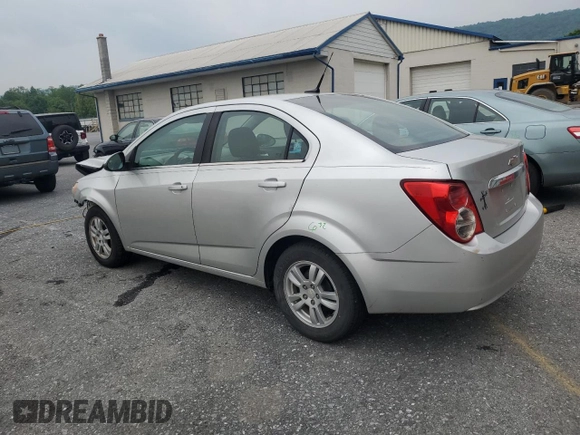 2014 Chevrolet Sonic LT z VIN 1G1JC5SH1E4243983, wystawiony jako Copart lot #59483085 z przebiegiem 106 345 mil mil oraz Szkoda całkowita • Salvage title. Historia ofert i sprzedaży dostępna na DreamBid. Obrazek 2.