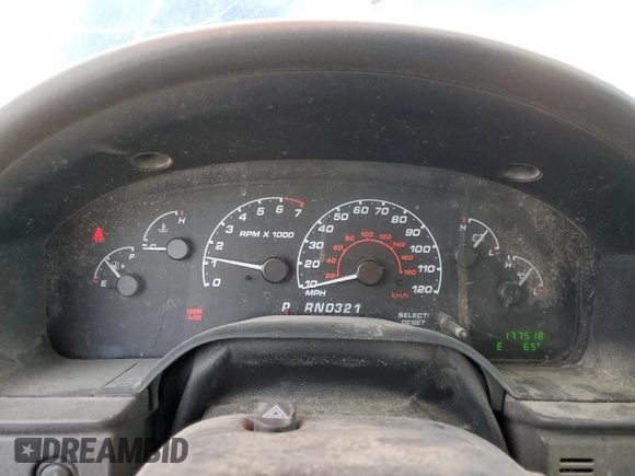 2002 Ford Explorer XLT z VIN 1FMDU73E62ZB46631, wystawiony jako Copart lot #49795745 z przebiegiem 177 518 mil mil oraz Czysty tytuł • Clean title. Historia ofert i sprzedaży dostępna na DreamBid. Obrazek 9.