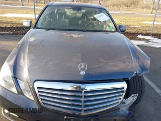 2010 Mercedes-Benz E-Class E 550 Luxury with VIN WDDHF9AB4AA207739, listed as a IAAI auction lot 41343070 with 71,390 mi miles. Bid and sale history available at carsss.com. Image 12.