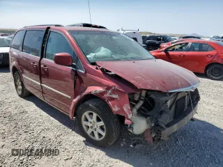 2010 Chrysler Town & Country Touring z VIN 2A4RR5D12AR492111, wystawiony jako Copart lot #58997205 z przebiegiem Nie podano mil oraz Szkoda całkowita • Salvage title. Historia ofert i sprzedaży dostępna na DreamBid. Obrazek 4.