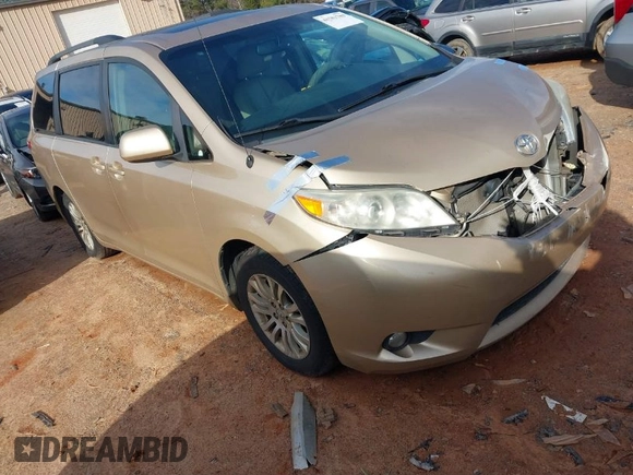 2011 Toyota Sienna XLE AAS with VIN 5TDYK3DCXBS117023, listed as a IAAI auction lot 41581785 with 216,341 mi miles. Bid and sale history available at carsss.com. Image 1.