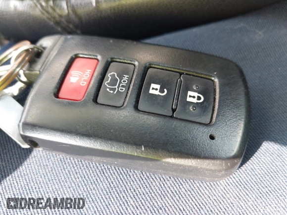 2018 Toyota RAV4 XLE z VIN 2T3WFREV4JW495379, wystawiony jako IAAI lot #42406849 z przebiegiem 132 126 mil mil oraz . Historia ofert i sprzedaży dostępna na DreamBid. Obrazek 11.