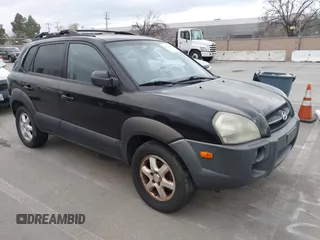 2005 Hyundai Tucson GLS with VIN KM8JN12D35U193929, listed as a IAAI auction lot 41760911 with 176,359 mi miles. Bid and sale history available at carsss.com. Image 1.