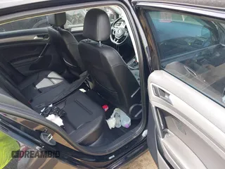 2017 Volkswagen Golf S z VIN 3VW217AU8HM064230, wystawiony jako IAAI lot #42113236 z przebiegiem 76 771 mil mil oraz . Historia ofert i sprzedaży dostępna na DreamBid. Obrazek 8.