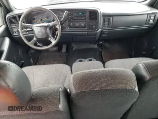 2001 Chevrolet Silverado 1500 LS with VIN 2GCEC19V311333526, listed as a Copart auction lot 46713445 with 157,873 mi miles and Clean Title. Bid and sale history available at carsss.com. Image 8.
