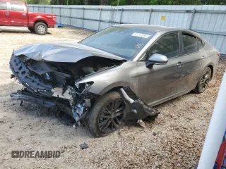 2025 Toyota Camry LE z VIN 4T1DAACK4SU588882, wystawiony jako Copart lot #52717395 z przebiegiem Nie podano mil oraz Szkoda całkowita • Salvage title. Historia ofert i sprzedaży dostępna na DreamBid. Obrazek 1.