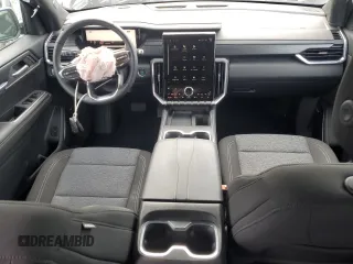 2025 GMC Acadia FWD Elevation z VIN 1GKENKRS7SJ164712, wystawiony jako Copart lot #56636735 z przebiegiem 3 814 mil mil oraz Szkoda całkowita • Salvage title. Historia ofert i sprzedaży dostępna na DreamBid. Obrazek 8.