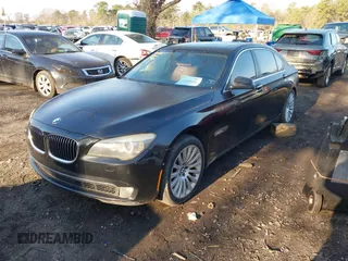 2011 BMW 7 Series 750Li z VIN WBAKB8C51BCY66913, wystawiony jako IAAI lot #41987656 z przebiegiem 113 843 mil mil oraz . Historia ofert i sprzedaży dostępna na DreamBid. Obrazek 2.