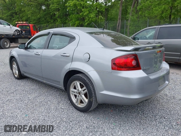 2014 Dodge Avenger SE z VIN 1C3CDZAG7EN226732, wystawiony jako IAAI lot #42383178 z przebiegiem 113 867 mil mil oraz . Historia ofert i sprzedaży dostępna na DreamBid. Obrazek 3.