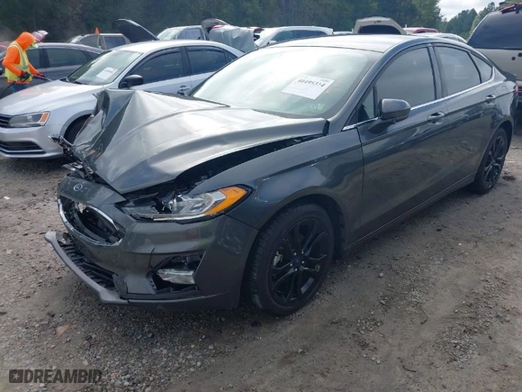 2019 Ford Fusion SE with VIN 3FA6P0HD0KR268309, listed as a IAAI auction lot 40495314 with 130,343 mi miles. Bid and sale history available at carsss.com. Image 2.