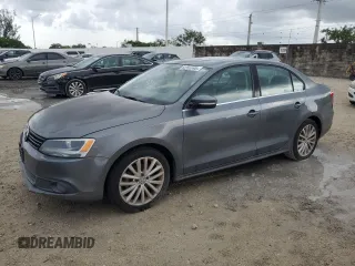 2014 Volkswagen Jetta SEL with VIN 3VWL07AJ9EM275168, listed as a Copart auction lot 62265595 with 121,487 mi miles and Clean title. Bid and sale history available at DreamBid. Image 1.