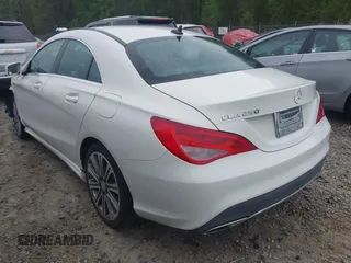 2017 Mercedes-Benz CLA 250 z VIN WDDSJ4EB8HN447834, wystawiony jako IAAI lot #41940656 z przebiegiem 84 132 mil mil oraz . Historia ofert i sprzedaży dostępna na DreamBid. Obrazek 3.