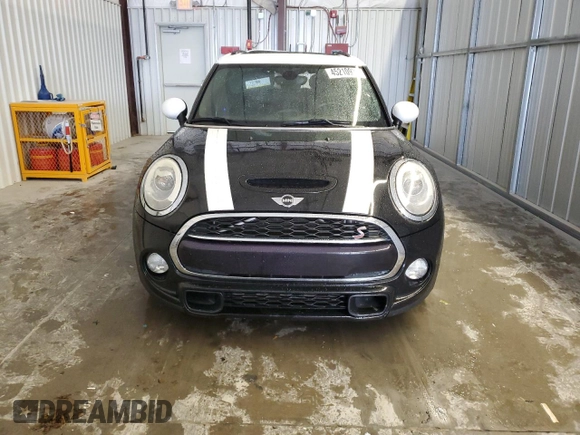 2017 MINI Hardtop 4 Door Cooper S z VIN WMWXU3C33H2F49198, wystawiony jako Copart lot #45210935 z przebiegiem 139 332 mil mil oraz Szkody całkowita. Historia ofert i sprzedaży dostępna na DreamBid. Obrazek 5.