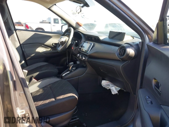 2020 Nissan Kicks S with VIN 3N1CP5BV5LL550531, listed as a IAAI auction lot 41388875 with 23,865 mi miles. Bid and sale history available at carsss.com. Image 5.