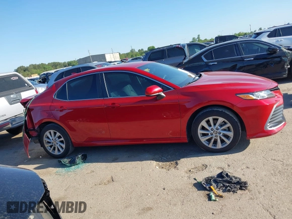 2024 Toyota Camry LE z VIN 4T1C11AK1RU207305, wystawiony jako IAAI lot #41973066 z przebiegiem 19 165 mil mil oraz . Historia ofert i sprzedaży dostępna na DreamBid. Obrazek 13.