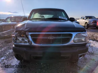 2000 Ford Explorer XLT with VIN 1FMZU83P4YUA57305, listed as a Copart auction lot 45678075 with 237,249 mi miles and Salvage title. Bid and sale history available at DreamBid. Image 5.