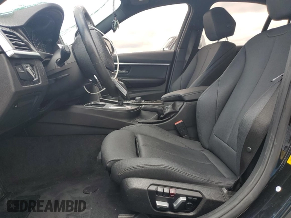 2018 BMW 3 Series 330i z VIN WBA8B9G5XJNU99474, wystawiony jako Copart lot #61053485 z przebiegiem 66 868 mil mil oraz Szkoda całkowita • Salvage title. Historia ofert i sprzedaży dostępna na DreamBid. Obrazek 7.
