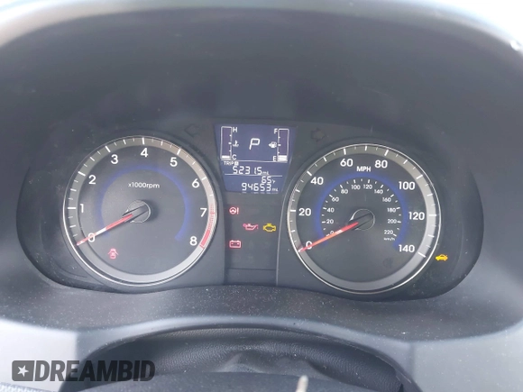 2016 Hyundai Accent SE z VIN KMHCT4AE9GU085523, wystawiony jako IAAI lot #42208002 z przebiegiem 94 653 mil mil oraz . Historia ofert i sprzedaży dostępna na DreamBid. Obrazek 7.
