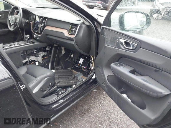 2021 Volvo XC60 Momentum с VIN YV4102RK0M1675302, выставлен на аукционе IAAI как лот 42282668 с пробегом 24 477 миль миль и . История ставок и продаж доступна на DreamBid. Изображение 5.