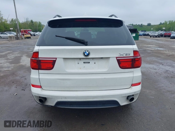 2013 BMW X5 xDrive35i z VIN 5UXZV4C51D0B03720, wystawiony jako IAAI lot #42284686 z przebiegiem 181 322 mil mil oraz . Historia ofert i sprzedaży dostępna na DreamBid. Obrazek 16.
