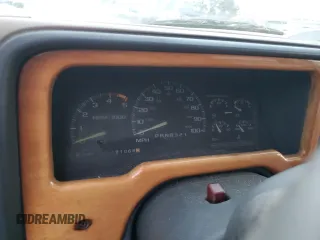 1995 GMC Suburban z VIN 1GKFK16K3SJ704911, wystawiony jako Copart lot #88326825 z przebiegiem 191 006 mil mil oraz Szkoda całkowita • Salvage title. Historia ofert i sprzedaży dostępna na DreamBid. Obrazek 9.