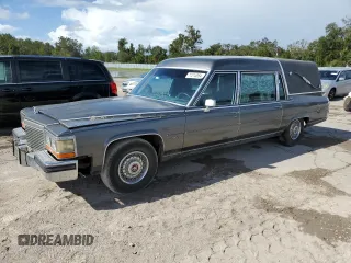 1988 Cadillac Brougham z VIN 1G6DW51Y2J9714052, wystawiony jako Copart lot #77274064 z przebiegiem 69 106 mil mil oraz Szkody całkowita. Historia ofert i sprzedaży dostępna na DreamBid. Obrazek 1.