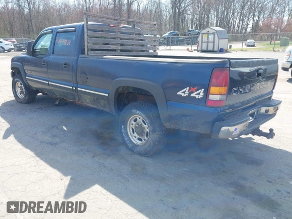 2002 Chevrolet Silverado 2500HD LS with VIN 1GCHK23U52F128404, listed as a IAAI auction lot 42079138 with 153,613 mi miles. Bid and sale history available at carsss.com. Image 3.