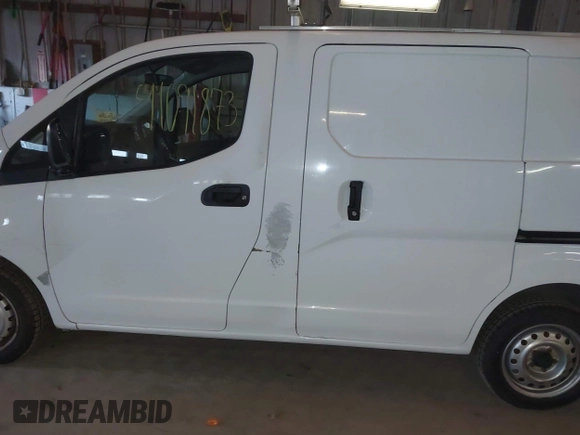 2015 Nissan NV200 S z VIN 3N6CM0KN0FK696271, wystawiony jako IAAI lot #41091873 z przebiegiem 89 652 mil mil oraz . Historia ofert i sprzedaży dostępna na DreamBid. Obrazek 14.