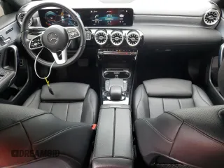 2022 Mercedes-Benz A 220 z VIN W1K3G4EBXNJ326552, wystawiony jako Copart lot #59961455 z przebiegiem 29 576 mil mil oraz Czysty tytuł • Clean title. Historia ofert i sprzedaży dostępna na DreamBid. Obrazek 8.
