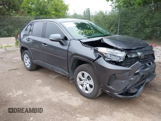 2025 Toyota RAV4 LE z VIN 2T3G1RFVXSW533247, wystawiony jako IAAI lot #42593845 z przebiegiem 3 834 mil mil oraz . Historia ofert i sprzedaży dostępna na DreamBid. Obrazek 1.