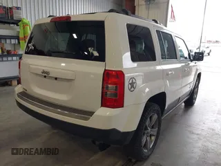 2014 Jeep Patriot High Altitude z VIN 1C4NJPFA3ED624662, wystawiony jako IAAI lot #42253988 z przebiegiem 121 182 mil mil oraz . Historia ofert i sprzedaży dostępna na DreamBid. Obrazek 4.
