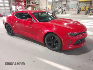 2018 Chevrolet Camaro 1LT z VIN 1G1FB1RS1J0110368, wystawiony jako IAAI lot #41972917 z przebiegiem 104 105 mil mil oraz . Historia ofert i sprzedaży dostępna na DreamBid. Obrazek 1.