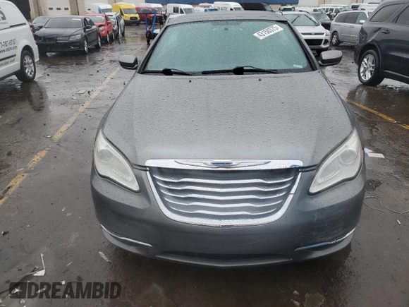 2011 Chrysler 200 Touring z VIN 1C3BC2EG1BN614034, wystawiony jako Copart lot #43150375 z przebiegiem 84 390 mil mil oraz Szkoda całkowita • Salvage title. Historia ofert i sprzedaży dostępna na DreamBid. Obrazek 5.