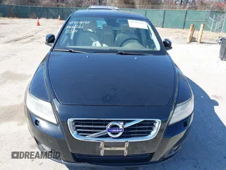 2011 Volvo V50 with VIN YV1672MW0B2612250, listed as a IAAI auction lot 41781498 with 106 mi miles. Bid and sale history available at carsss.com. Image 6.