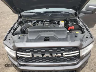 2024 Ram 2500 Big Horn z VIN 3C6UR5DL3RG410929, wystawiony jako Copart lot #55666875 z przebiegiem 8 795 mil mil oraz Szkoda całkowita • Salvage title. Historia ofert i sprzedaży dostępna na DreamBid. Obrazek 11.