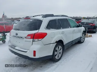 2010 Subaru Outback Premium All-Weather Anniversary z VIN 4S4BRCGC1A3333528, wystawiony jako IAAI lot #41269645 z przebiegiem 184 858 mil mil oraz . Historia ofert i sprzedaży dostępna na DreamBid. Obrazek 4.