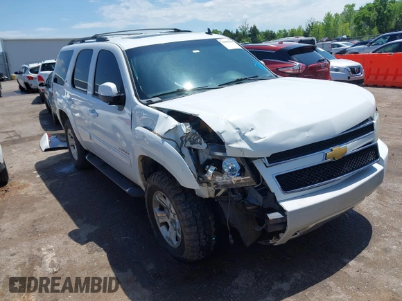 2010 Chevrolet Tahoe LT z VIN 1GNUKBE09AR176081, wystawiony jako IAAI lot #42085905 z przebiegiem 349 312 mil mil oraz . Historia ofert i sprzedaży dostępna na DreamBid. Obrazek 1.
