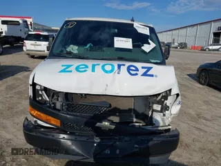 2021 Chevrolet City Express Cargo z VIN 1GCZGGF73M1158641, wystawiony jako IAAI lot #41597683 z przebiegiem 71 122 mil mil oraz . Historia ofert i sprzedaży dostępna na DreamBid. Obrazek 6.