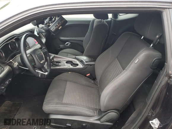 2019 Dodge Challenger SXT z VIN 2C3CDZAG6KH618377, wystawiony jako Copart lot #58764265 z przebiegiem 135 151 mil mil oraz Czysty tytuł • Clean title. Historia ofert i sprzedaży dostępna na DreamBid. Obrazek 7.