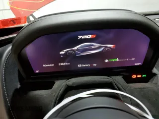 2019 McLaren 720S z VIN SBM14DCA4KW003494, wystawiony jako Copart lot #78677954 z przebiegiem 23 683 mil mil oraz Szkody całkowita. Historia ofert i sprzedaży dostępna na DreamBid. Obrazek 9.